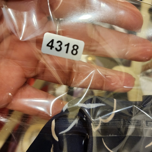 Juicy Couture Navy Blue Relax Fit Sleevesless Blouse size M - Picture 11 of 11